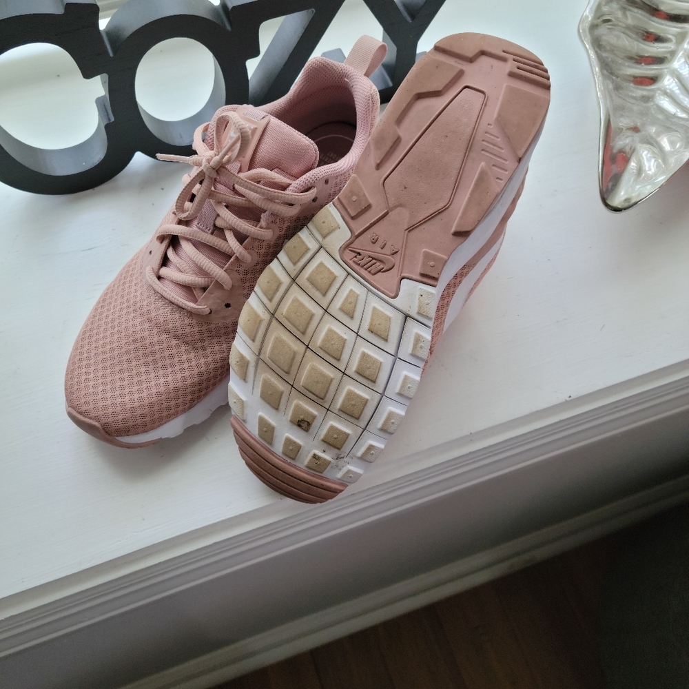 Nike sneakers - Picture 3 of 3